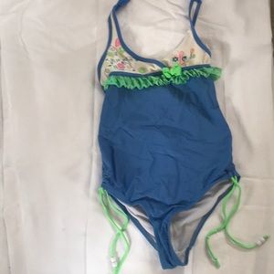 One piece swim